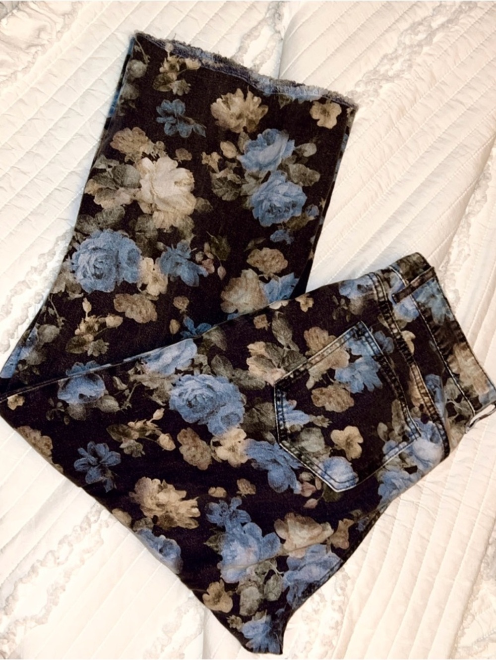 Floral Print Denim Jeans - Blue & Cream Roses - Picture 6 of 6